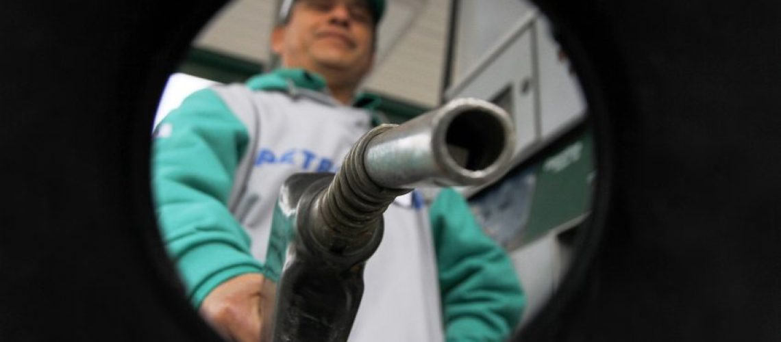 Precio-de-combustibles-mantendrían-tendencia-a-la-baja-durante-todo-2020-850x400