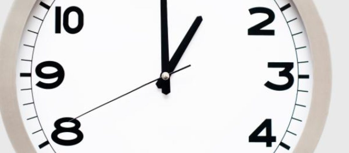 como_se_dice_es_la_una_o_son_la_una_30311_600_square